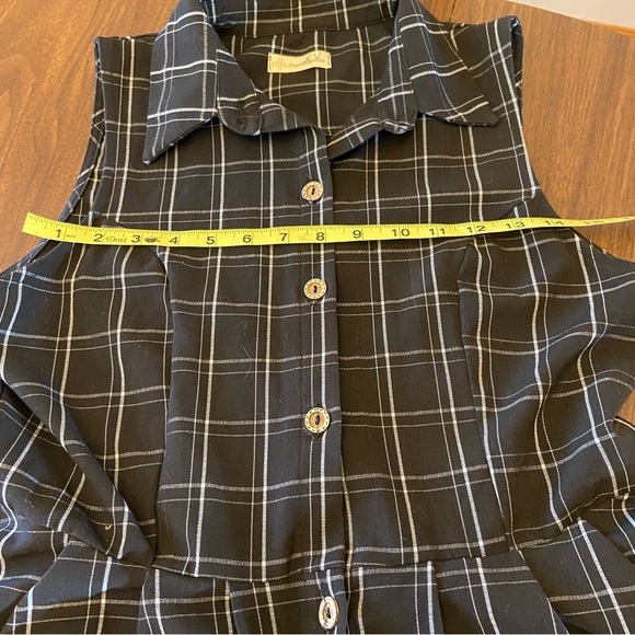Black Plaid Sleeveless Dress - Picture 8 of 11